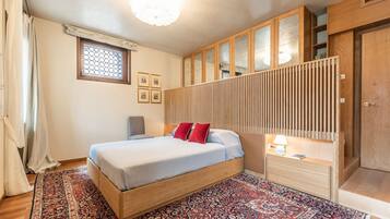 3 bedrooms, iron/ironing board, internet, bed sheets