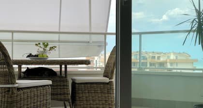 Sea View 1-bedroom condo with a balcony in Roseto degli Abruzzi with WiFi, AC