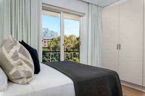 2 bedrooms, iron/ironing board, internet, bed sheets