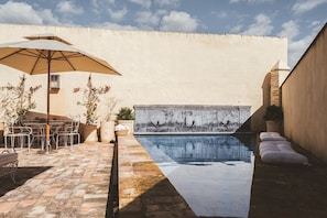حمام سباحة