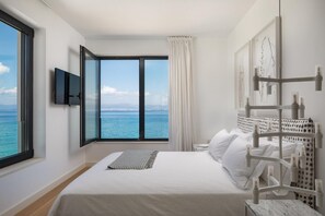 3 bedrooms, iron/ironing board, internet, bed sheets