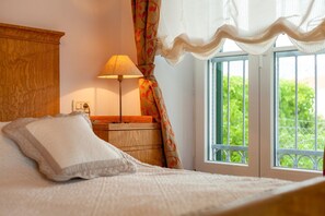 4 chambres, fer et planche à repasser, accès Internet, draps fournis