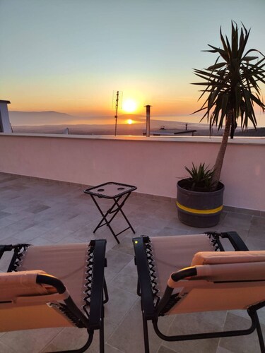 Amazing view of sea, lake and islands. pets allowed, huge terrace.