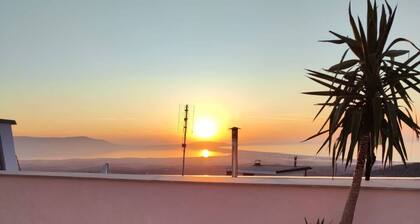 Amazing view of sea, lake and islands. pets allowed, huge terrace.