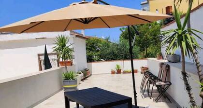 Amazing view of sea, lake and islands. pets allowed, huge terrace.