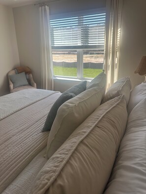 4 Schlafzimmer, Schreibtisch, Bügeleisen/Bügelbrett, Reisekinderbett