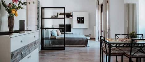 3 habitaciones, tabla de planchar con plancha, wifi y ropa de cama