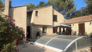 A house with a glass greenhouse, outdoor seating, and a pool. - Family home with pool (Saint-Didier)