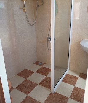 Douche, papier toilette