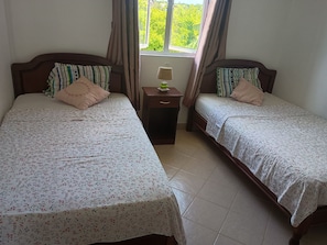 3 chambres, fer et planche à repasser, Wi-Fi gratuit, draps fournis