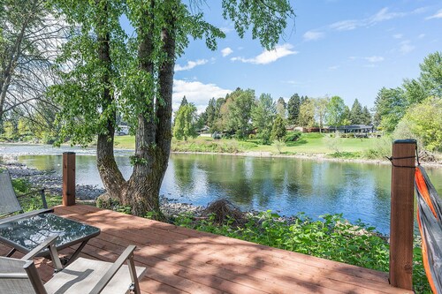 New Riverfront Home on 1 Acre - WiFi, Covered Deck