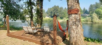 New Riverfront Retreat Home on 1 Acre - WiFi, A/C, Covered Deck and Spa