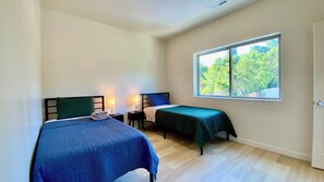 3 chambres, fer et planche à repasser, Wi-Fi, draps fournis