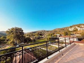 Standard Studio, Balcony, Mountain View | Mountain view