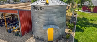 Stay in a Real Silo • Cozy Loft + Electric Fireplace + Full Bath Near Boise