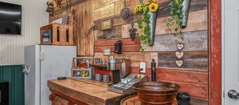 Stay in a Real Silo • Cozy Loft + Electric Fireplace + Full Bath Near Boise