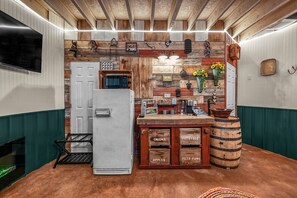 Fridge, microwave, coffee/tea maker, cookware/dishes/utensils