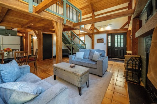 Oversized Hot Tub • Fire Pit • Mountain Cabin Getaway • Near Deep Creek