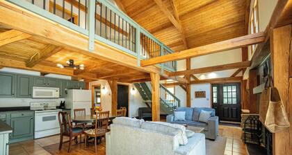 Bear Creek Lodge/Secluded Mountain Cabin w/ Hot Tub, Fireplace & Stunning Views
