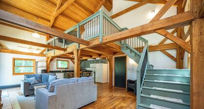 Bear Creek Lodge/Secluded Mountain Cabin w/ Hot Tub, Fireplace & Stunning Views