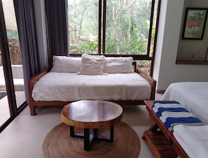 1 quarto, cofres nos quartos, ferros/tábuas de passar roupa