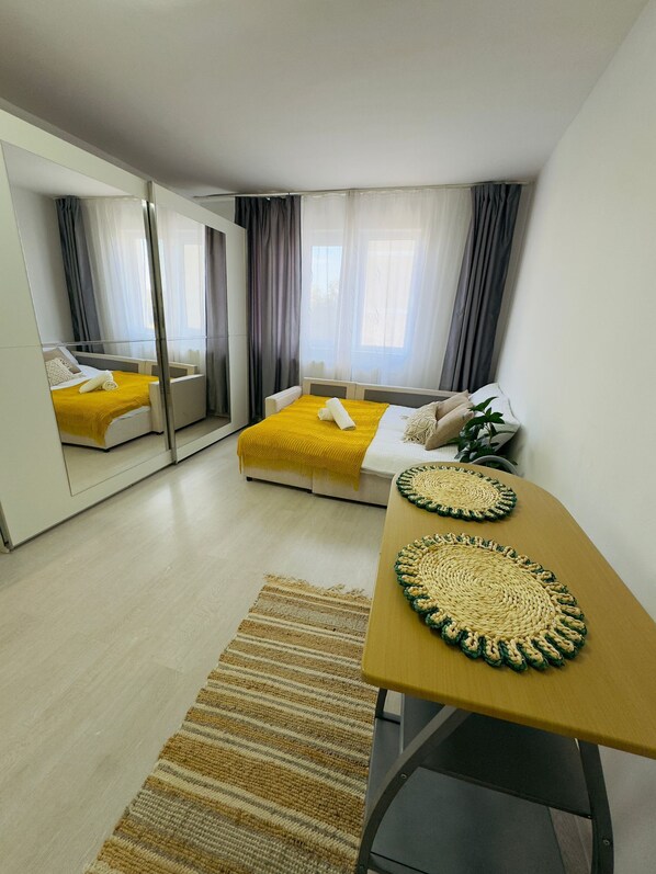 Iron/ironing board, WiFi, bed sheets