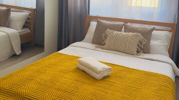 Iron/ironing board, WiFi, bed sheets