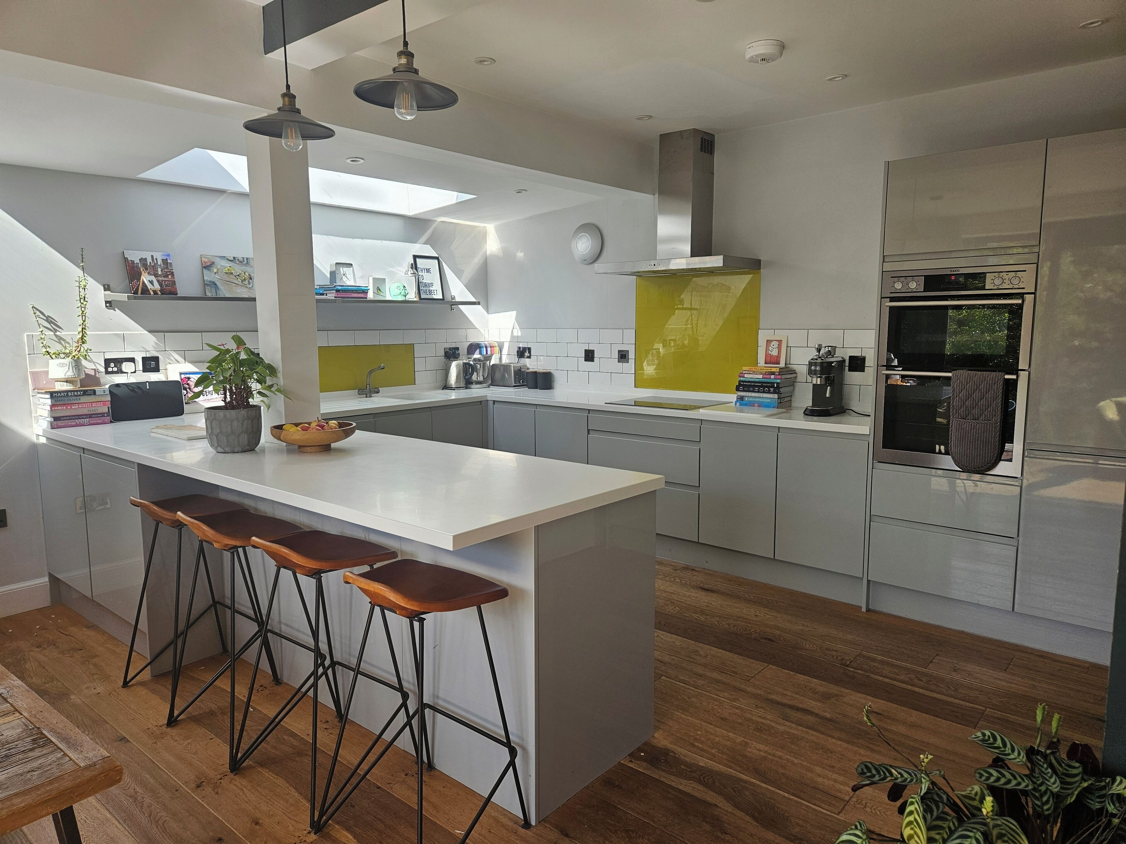 Ovn, kokeplater og oppvaskmaskin