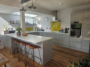 Oven, stovetop, dishwasher