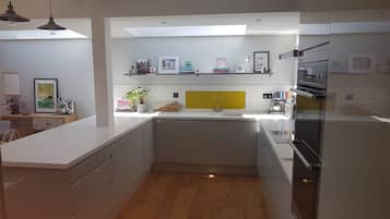 Oven, stovetop, dishwasher