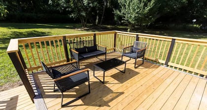 USC Cottage - Sleeps 8+ Wheel Chair Accessible