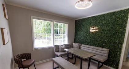 USC Cottage - Sleeps 8+ Wheel Chair Accessible