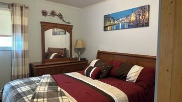 2 chambres, bureau, fer et planche Ă repasser, lit parapluie