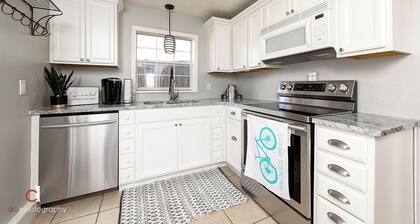 The Main Street Bungalow - Downtown Bentonville