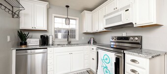 The Main Street Bungalow - Downtown Bentonville