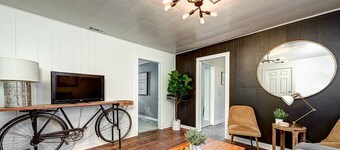 The Main Street Bungalow - Downtown Bentonville