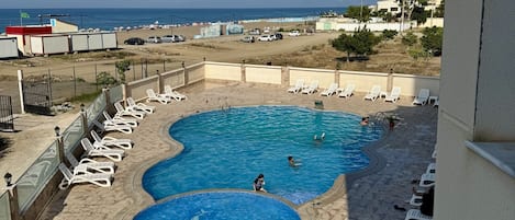 Piscine extérieure (ouverte en saison)