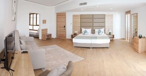 Habitación familiar, balcón | Caja fuerte, escritorio, espacio para trabajar con un portátil