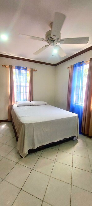 4 bedrooms, iron/ironing board, WiFi, bed sheets