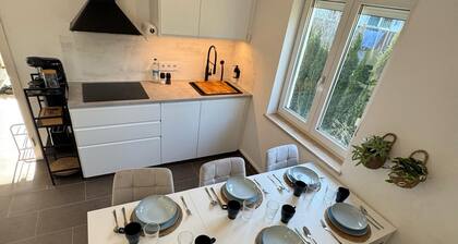 Bavaria Home: Apartment mit Terrasse - Küche - Parken