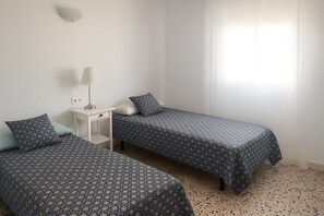 3 bedrooms, iron/ironing board, WiFi, bed sheets
