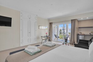 1 slaapkamer, een strijkplank/strijkijzer, gratis wifi, beddengoed