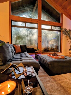 Smart TV, fireplace - ~ 3-Bedroom House Next to KP Hole & Rainbow Springs ~ Family & Dog Friendly~ (Dunnellon)