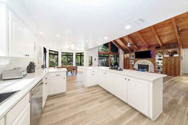 Microwave, oven, stovetop, dishwasher