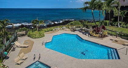Beautiful Oceanfront - Air-conditioned - Sleeps 6 - Walk to Beach - Vrkcv