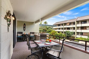 Condo, Plusieurs lits, lanai, vue partielle sur l'océan (White Sands Village 210) | Restauration en plein air