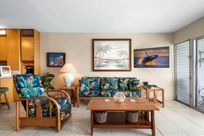 Condo, Multiple Beds, Lanai, Ocean View (Alii Villas 329) | Living area