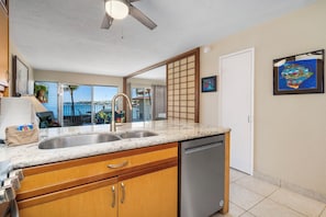 Condo, Multiple Beds, Lanai, Ocean View (Alii Villas 329) | Interior
