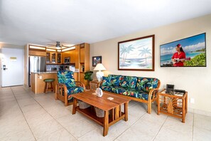 Condo, Berbilang Katil, Lanai, Ocean View (Alii Villas 329) | Ruang tamu | 42 inci televisyen skrin rata dengan digital