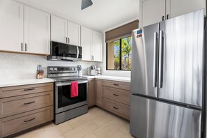 Condo, Multiple Beds, Lanai, Golf View (Country Club Villas 327) | Private kitchen